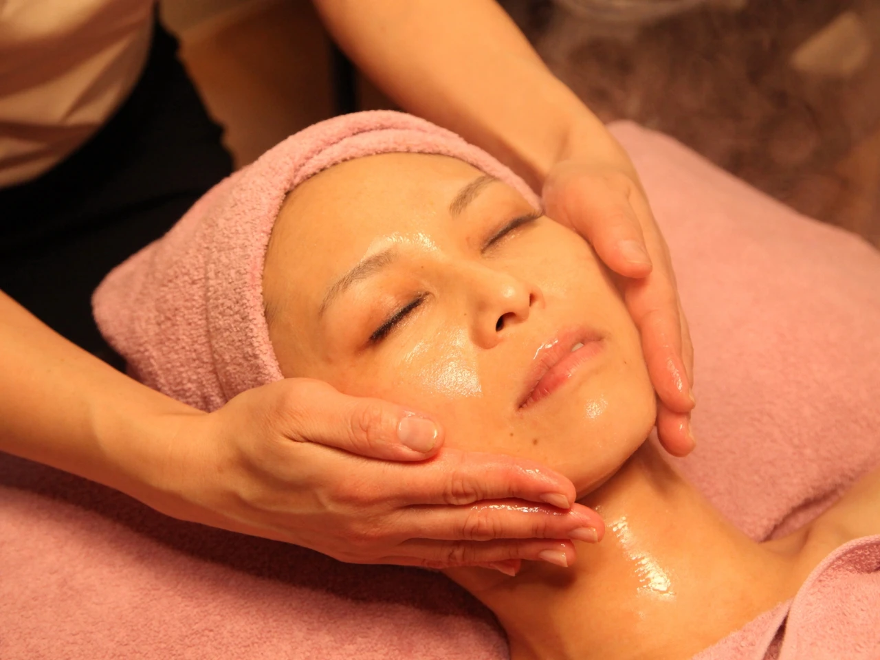 フェイシャルエステの施術